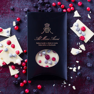 White chocolate with juicy garden cranberries and black currant